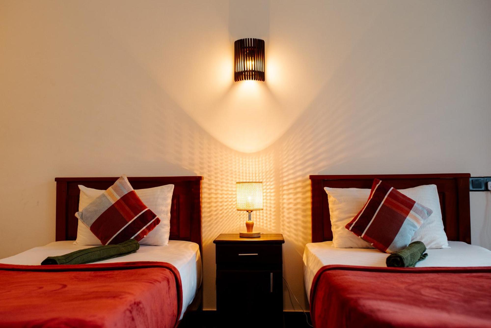 Adams Peak Inn Nallathanniya Ngoại thất bức ảnh