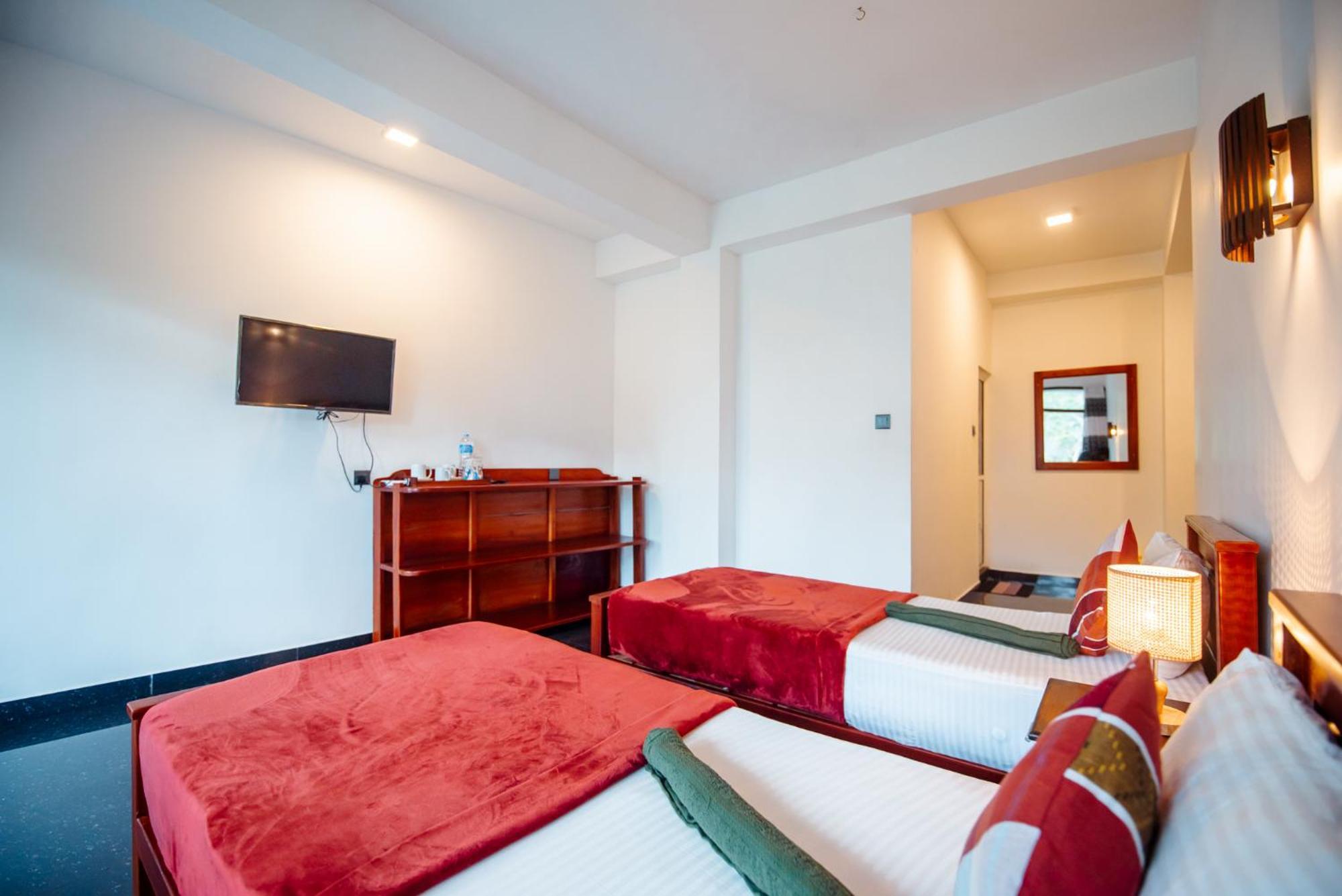 Adams Peak Inn Nallathanniya Ngoại thất bức ảnh