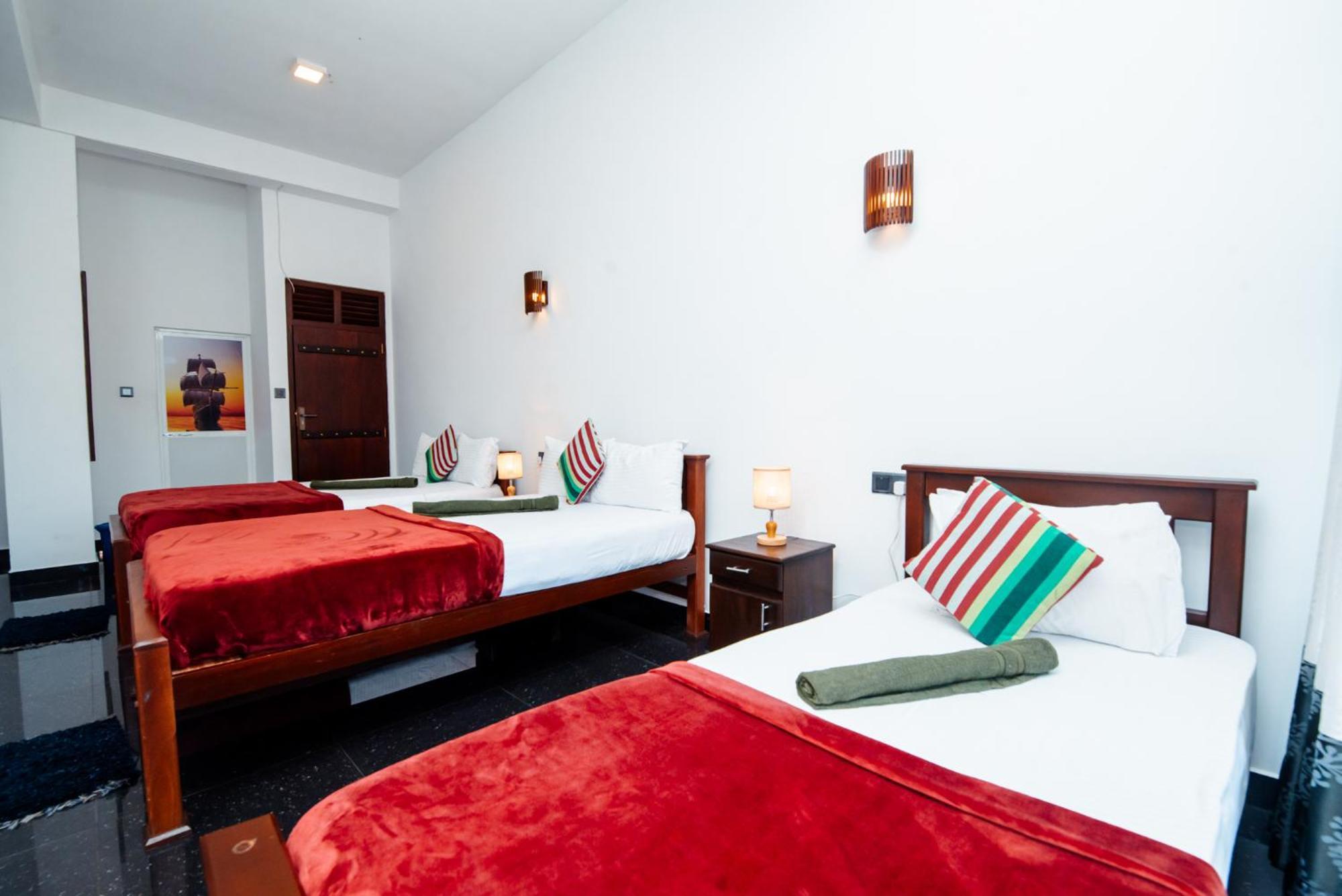 Adams Peak Inn Nallathanniya Ngoại thất bức ảnh